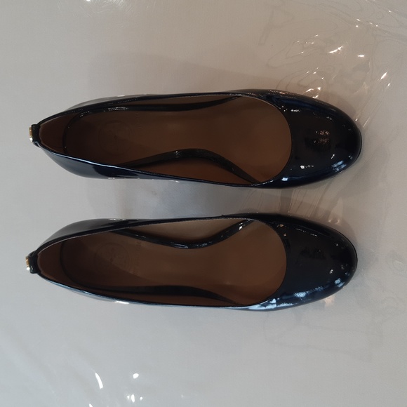 Tory Burch Navy Patent Leather Pumps Sz 6 - Picture 1 of 5